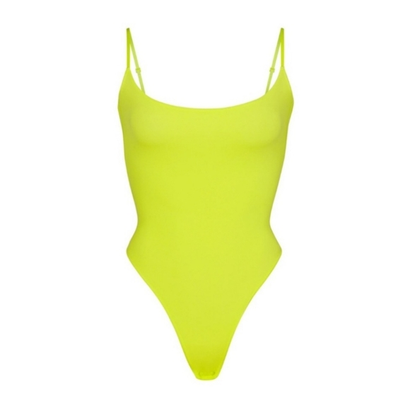 SKIMS FITS EVERYBODY CAMI BODYSUIT IN DAFFODIL - Picture 4 of 4